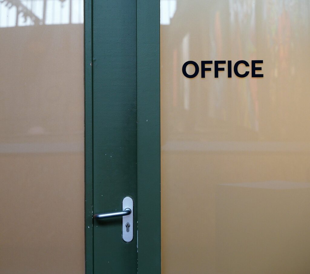 Puerta de Madera Maciza para Oficina de Planta